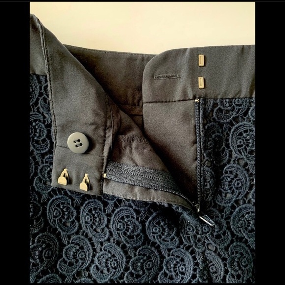 🌟CLUB MONACO Lace Shorts 🌟 - Picture 3 of 3